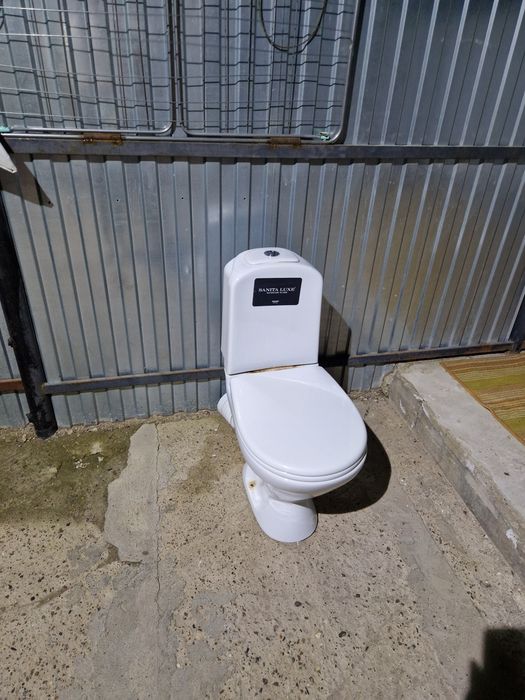 Продам унитаз санита