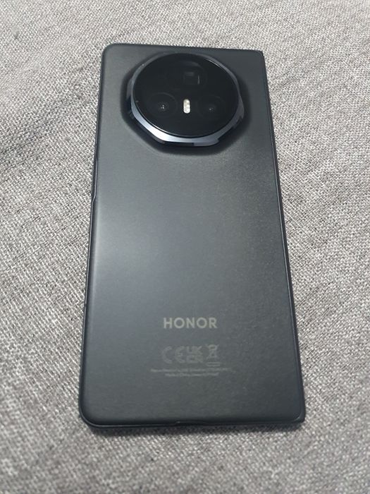 Vând Honor V3  foarte slim