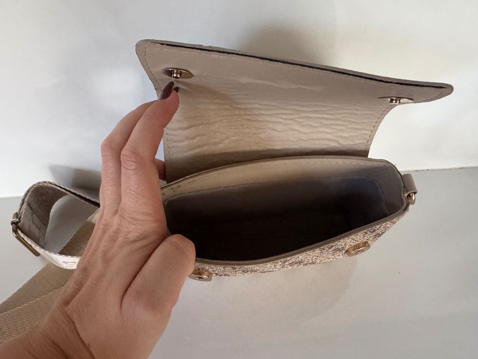 Дамска чанта Guess