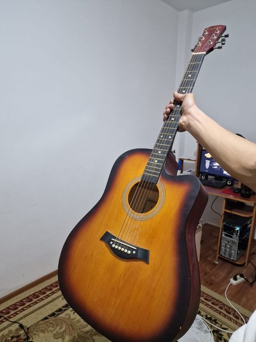 Гитара акустическая