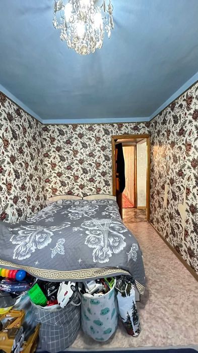 Продаётся самая дешёвая 3-комнатная квартира в 11 мкр. Этаж 1 из 5