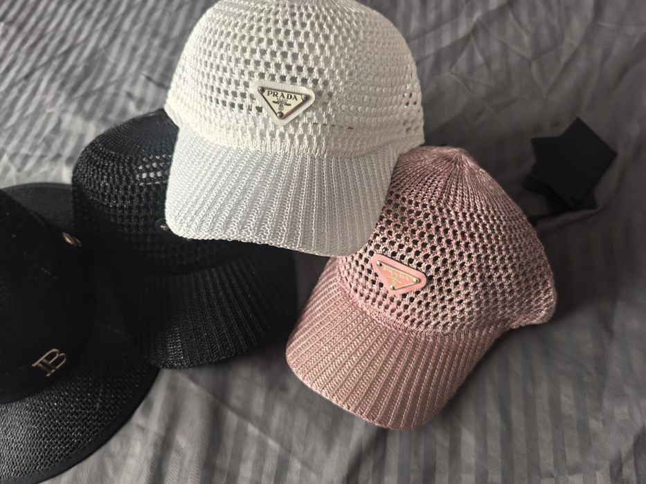 Шапки с козирка и капели