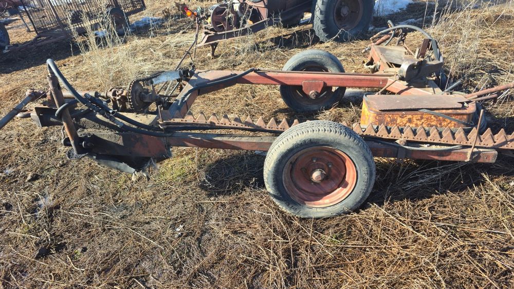 Продам. Трактор Т-40. Косилка. Тележка. Грабли.