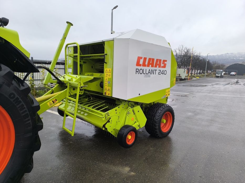 Claas Rollant 240
