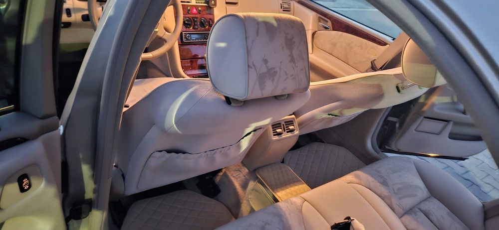 Mercedes e200 elegance primul proprietar, km 118k originali. oferta 3500 euro cash.masina este inmatriculata in romania in acest moment