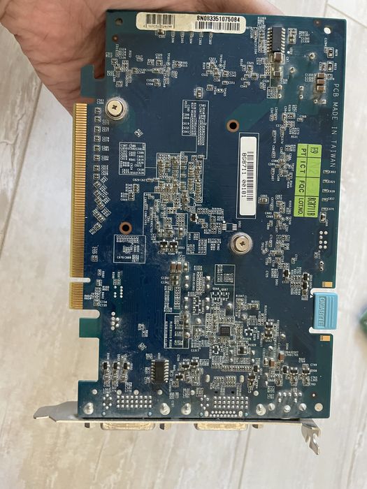 Продам видеокарту gt520