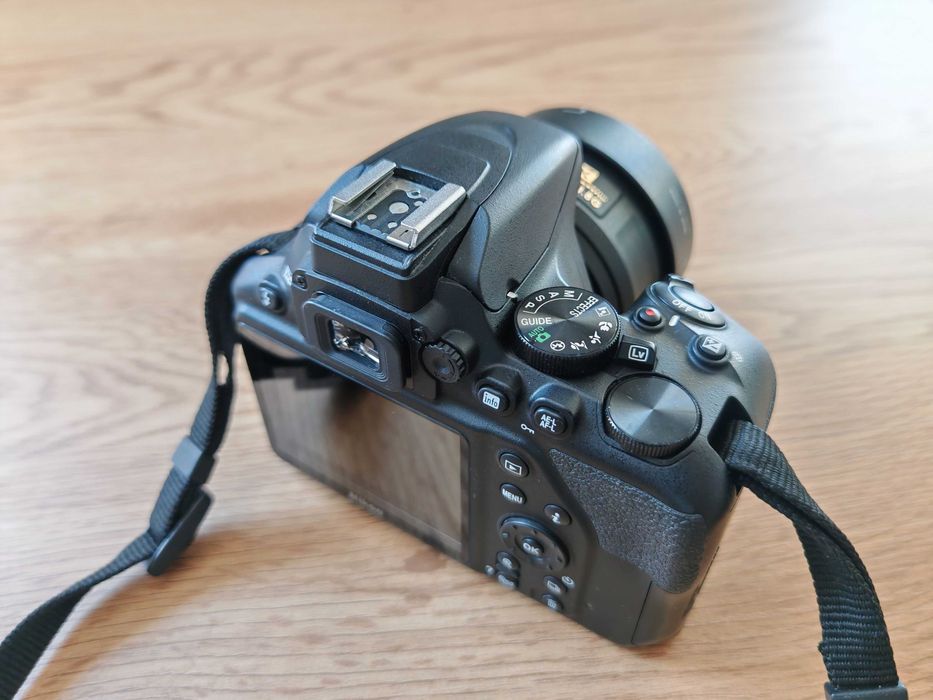 Nikon D3500 DSLR + Nikon 35mm