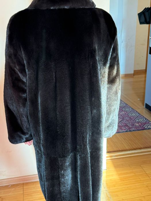 Продам норковую шубу.