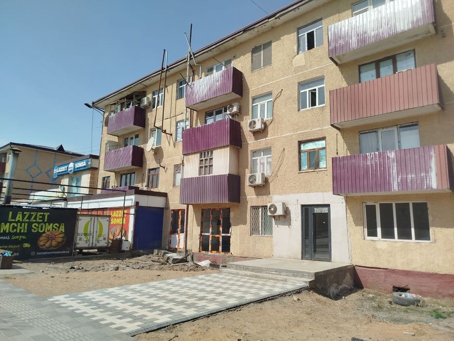 1 комната квартира сатилади 21 мкр 21 дом 4 этаж