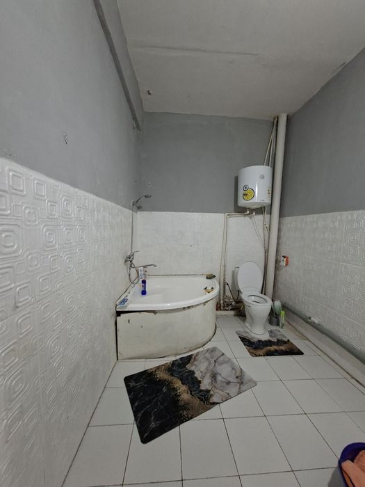 Srochna sotiladi 3 xona 1 etaj 2 etajli dom 10 mikrorayon