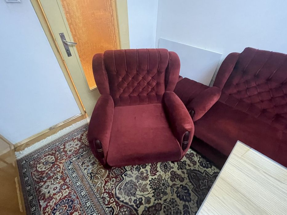 Продавам запазена хола гарнитура