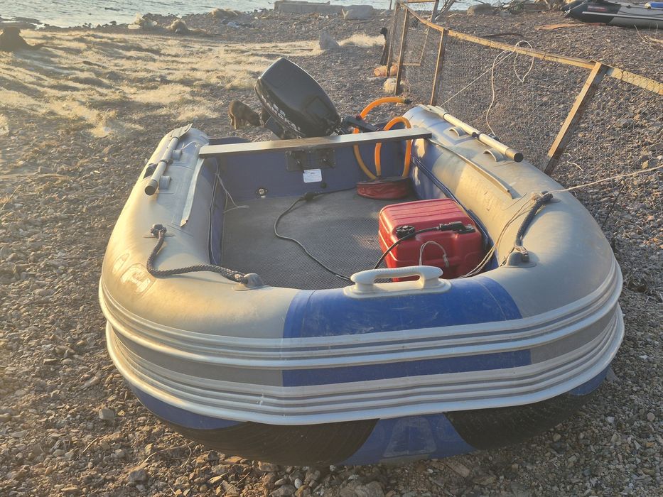 Продам надувную  лодку с мотором