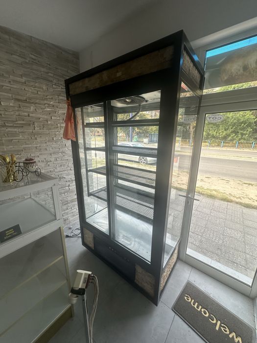 Хладилна витрина