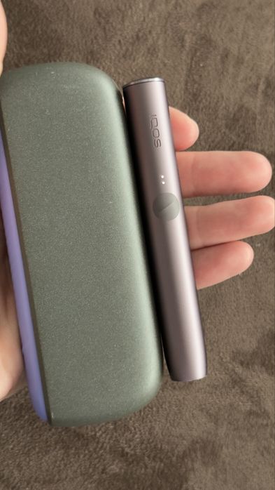 IQOS Iluma i verde închis + holder mov, stare foarte bună