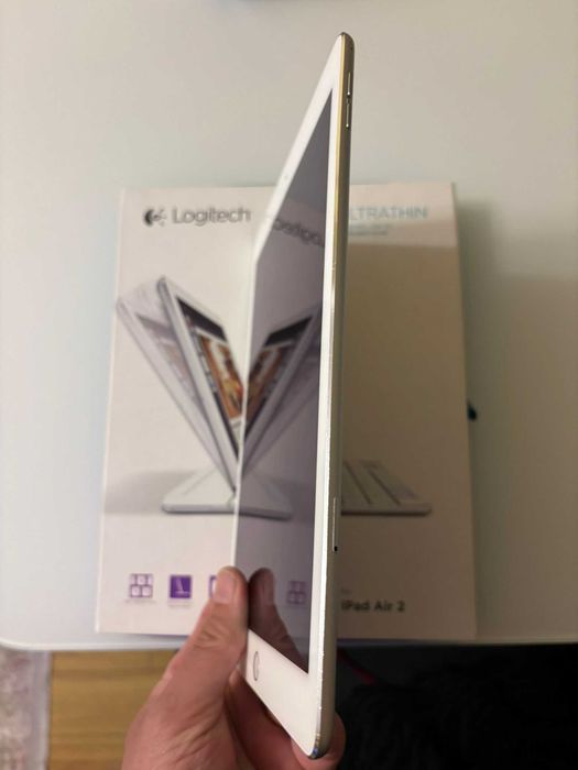 Apple IPAD AIR 2, argintie, 16 GB, impecabila cu tastatura Logitech