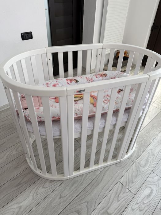Vând pătuț bebe Marvis – oval/rotund, transformabil 9 în 1 – ALB