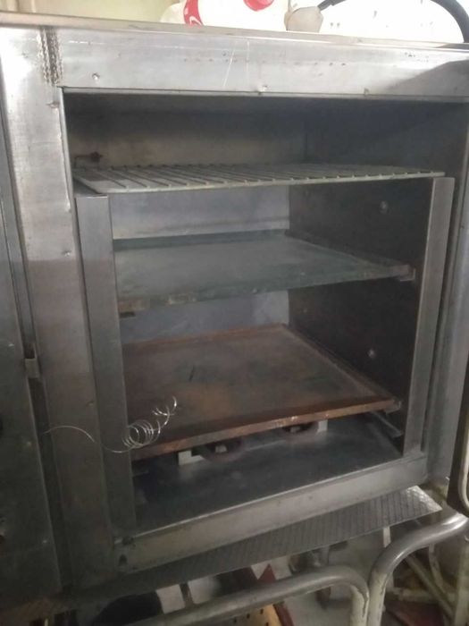 Печка, духовка, сухожаровой шкаф. Объём 80 литров.