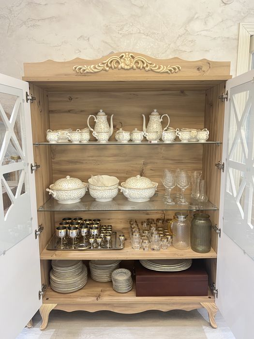 Мебель для гостей. камод и шкаф/сервант