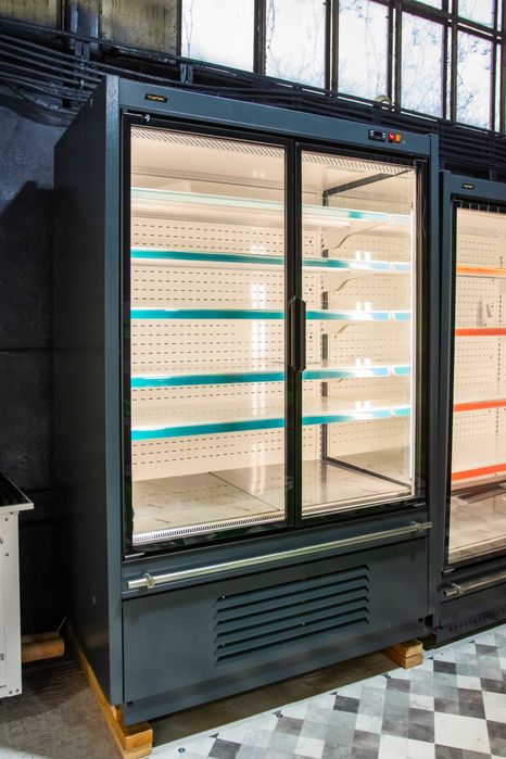 Vitrine frigorifice bauturi, lactate, congelate IASI Showroom