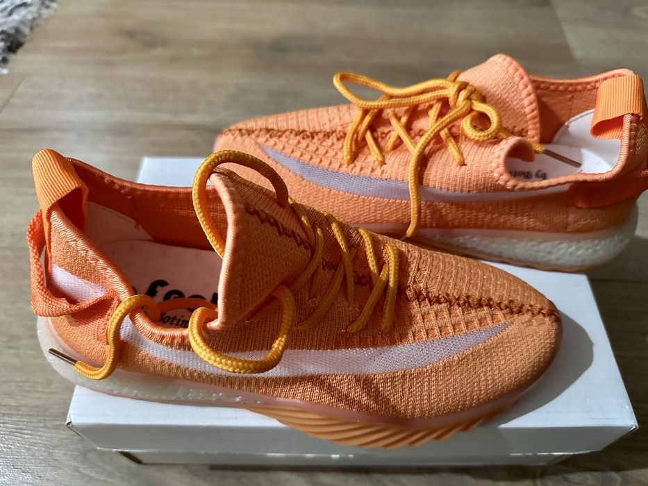 Дамски обувки в отанжев цвят