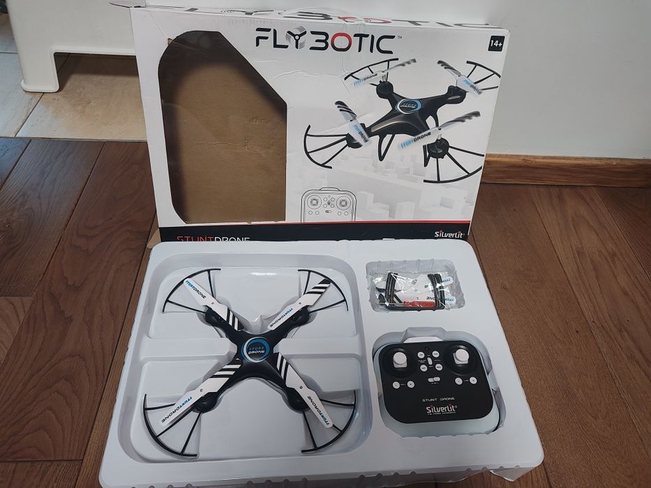 Silverlit flybotic stunt drone Дрон
