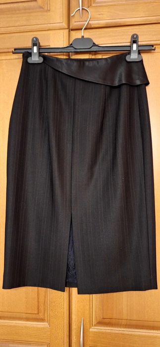 Дамски официален костюм