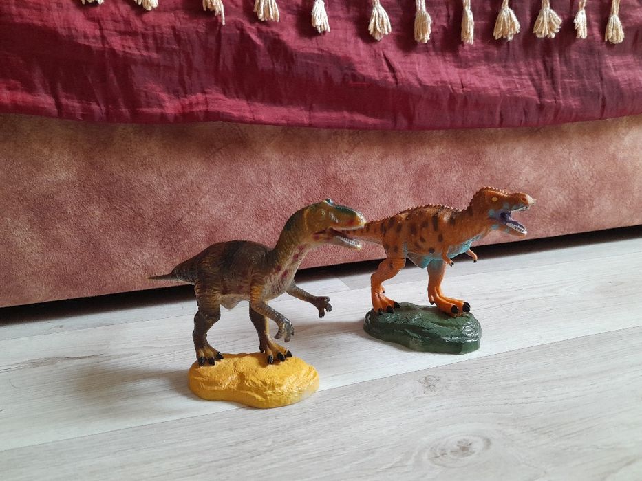 Сувенирные игрушки динозавры.