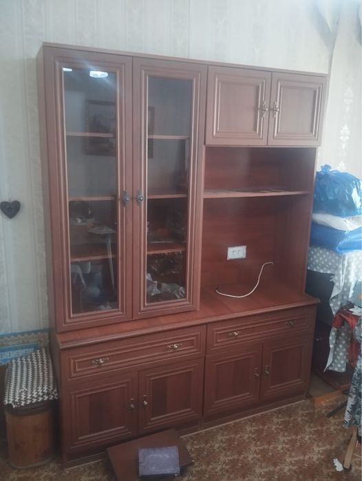 Продам стенку-горку для гостиной / шкаф под телевизор и посуду