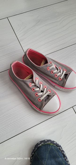 Продам детскую обувь