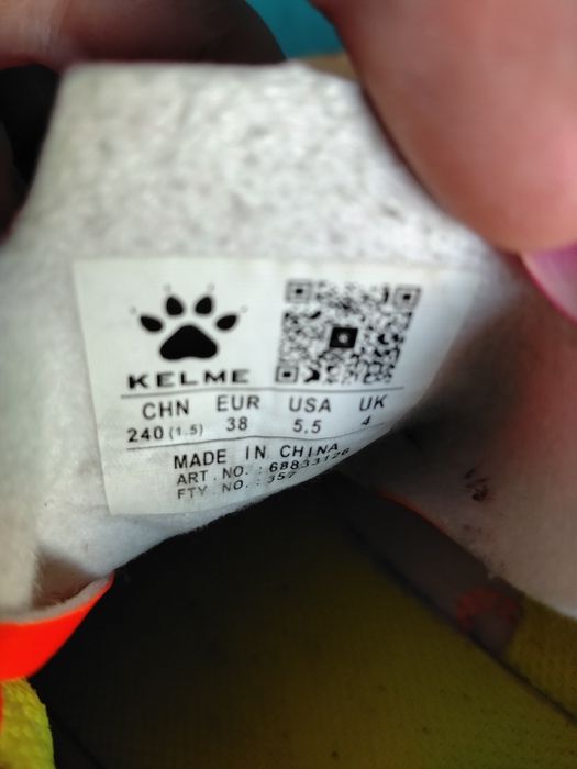 Футболни бутонки KELME