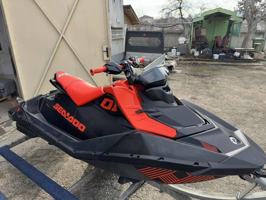 Джет Bombardier Sea Doo Spark Trixx 2021