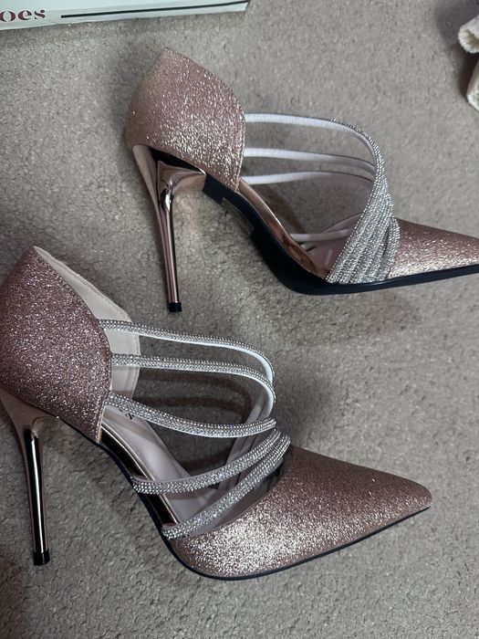 Официални блестящи обувки на висок ток