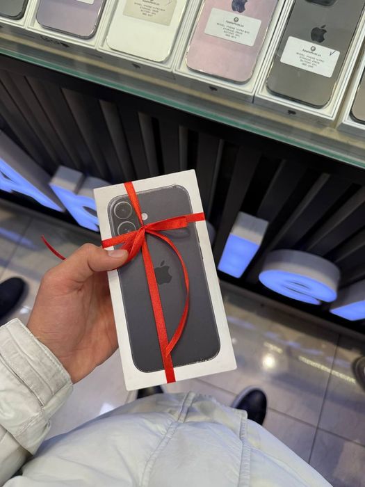 Iphone 16 
128 gb 
Yangi faqat ochilgan 
1 marta zaryadga qoyilgan