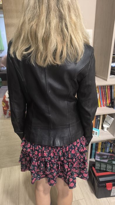 Дамско кожено яке.