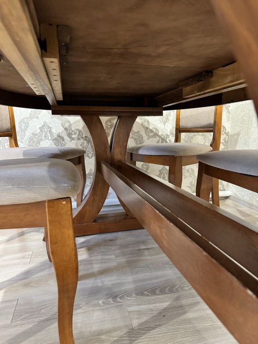 Стол со стульями