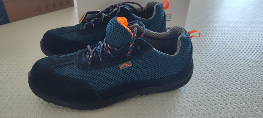 Кроссовки safety