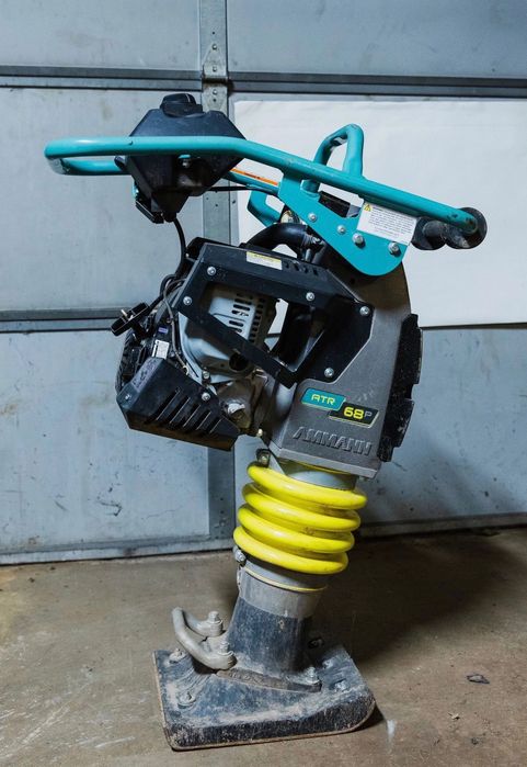Închiriez Compactor Ammann ATR