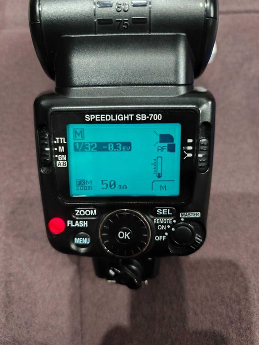 Светкавица Nikon SB-700