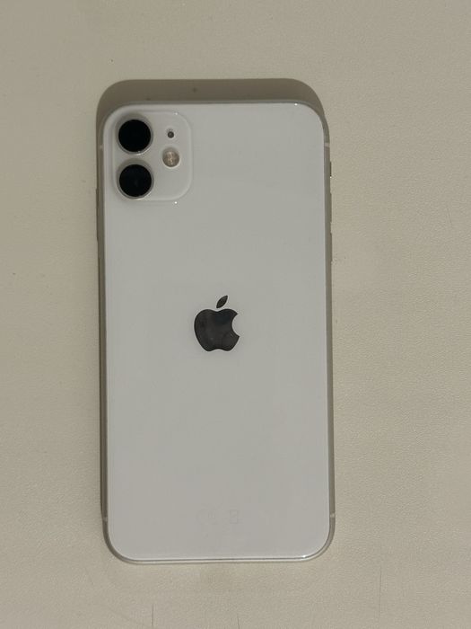 продам Iphone 11 на 64гб в белом цвете