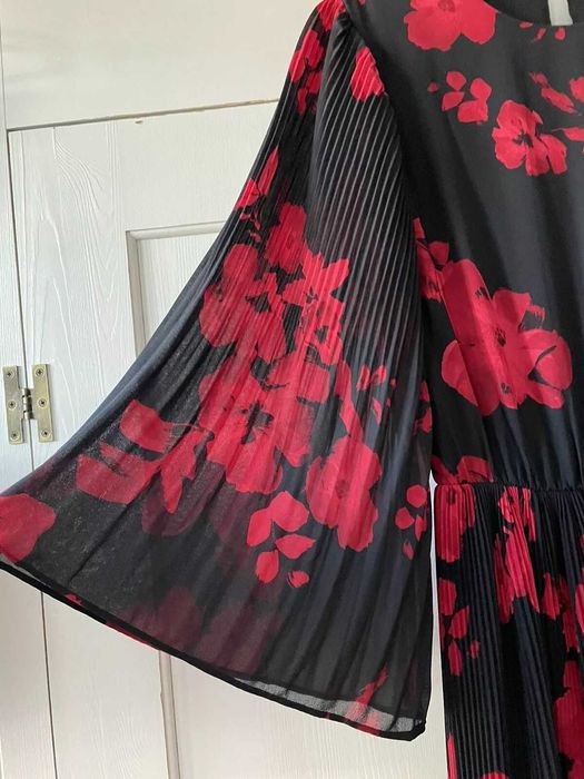 Плисирана дамска рокля Н&М