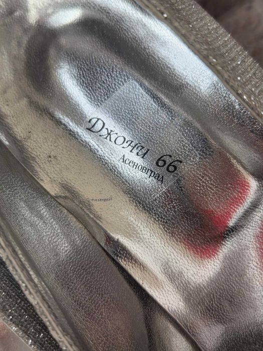 Булчинска Рокля с Воал и Обувки Към Нея