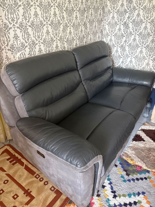 Canapea de piele pe cadru de fier