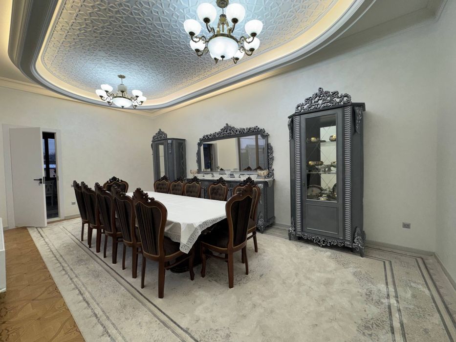 Ўзимни уймини Юнусабадск район Хотира майдони.