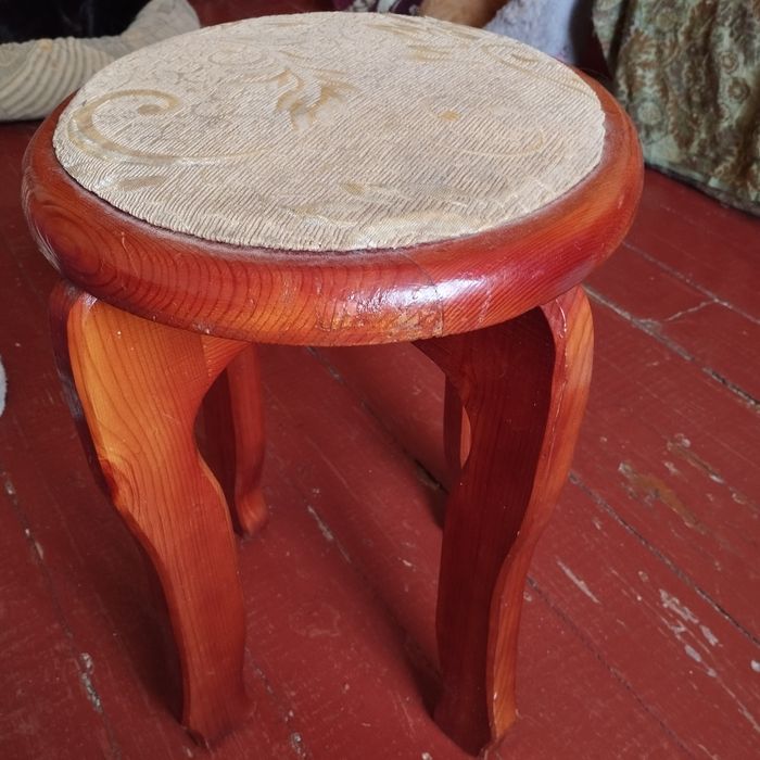 Кухонный деревянный стол.