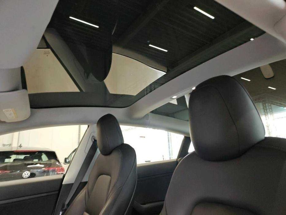 Tesla Model 3,  17.800 Eur + TVA deductibil, garantie 30.09.2028