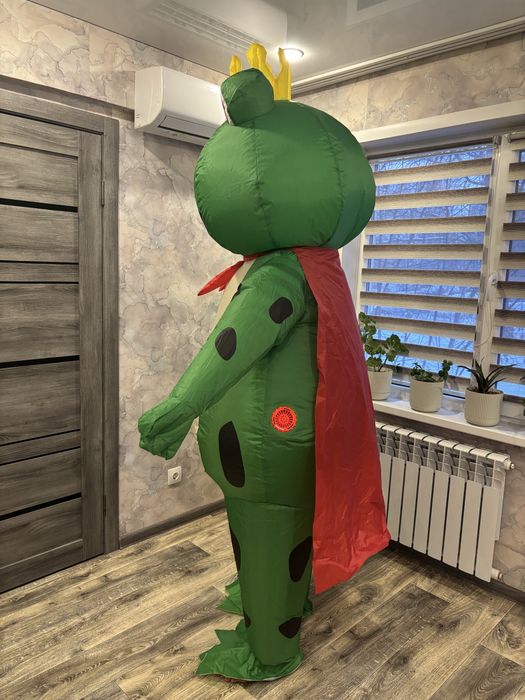 Продам новый праздничный надувной костюм