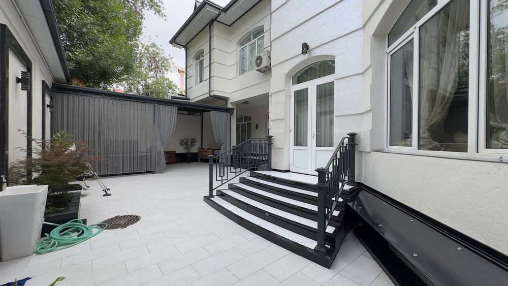 Продается дом 6 комнат, ориентир: IT Park/за бывшей Налоговой, 500м²
