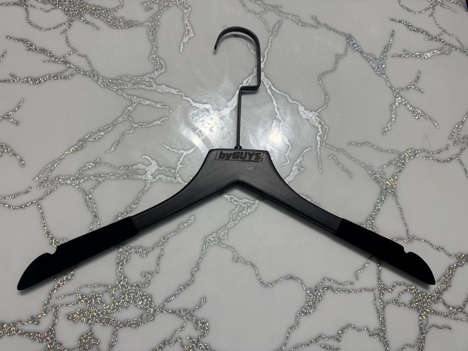 Продаются вешалки