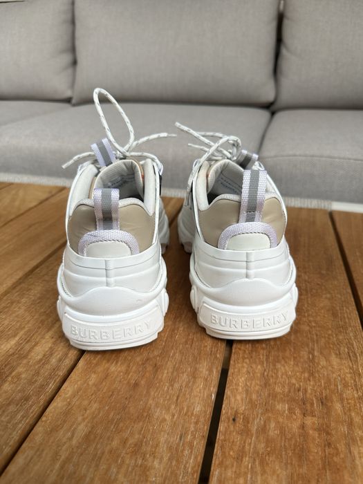 Burberry 100% оригинални обувки