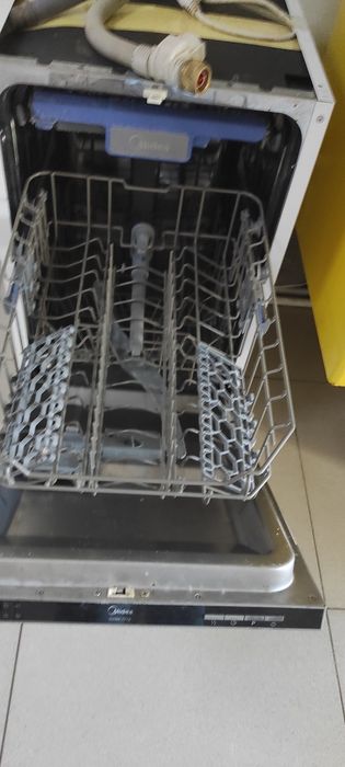 Продам посудомоечную машину